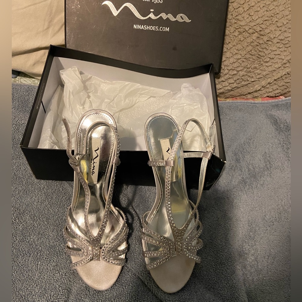 Nina NY Bobbie Silver Jolie Satin Pump Cocktail open toe 7.5M